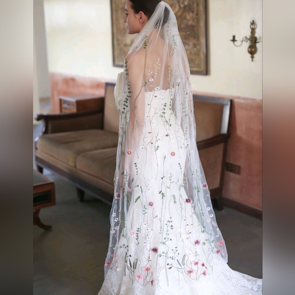 SHEIN Floral Embroidered Veil - White and Multicolor